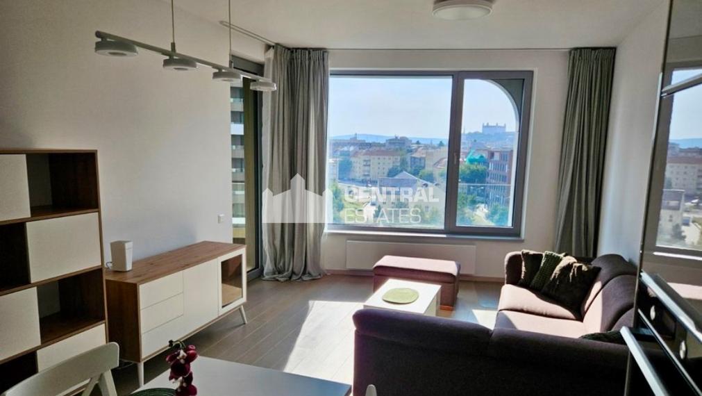 Útulný 2- izbový byt v novostavbe Skypark s loggiou na prenájom v Starom meste