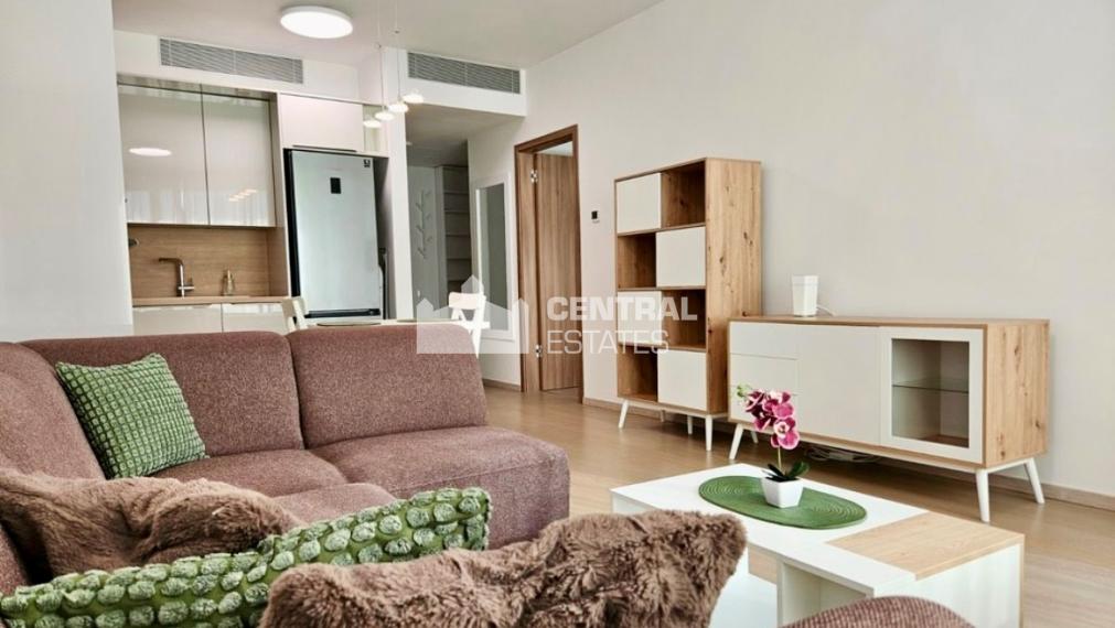 Útulný 2- izbový byt v novostavbe Skypark s loggiou na prenájom v Starom meste