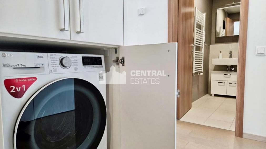 Útulný 2- izbový byt v novostavbe Skypark s loggiou na prenájom v Starom meste