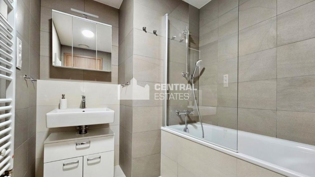 Útulný 2- izbový byt v novostavbe Skypark s loggiou na prenájom v Starom meste