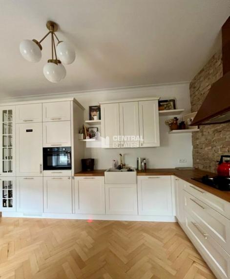 Kompletne zrekonštruovaný 3- izbový byt na prenájom v Starom meste