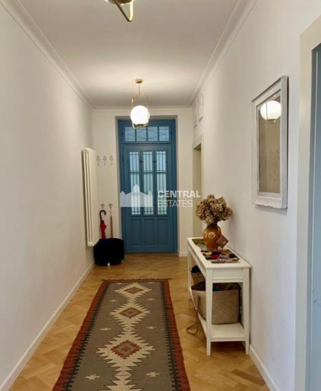 Kompletne zrekonštruovaný 3- izbový byt na prenájom v Starom meste