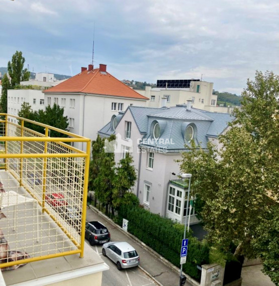 Kompletne zrekonštruovaný 3- izbový byt s balkónom na prenájom v Starom meste