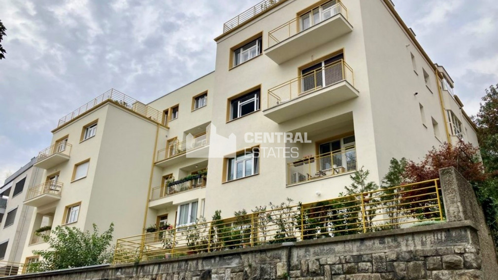 Kompletne zrekonštruovaný 3- izbový byt s balkónom na prenájom v Starom meste