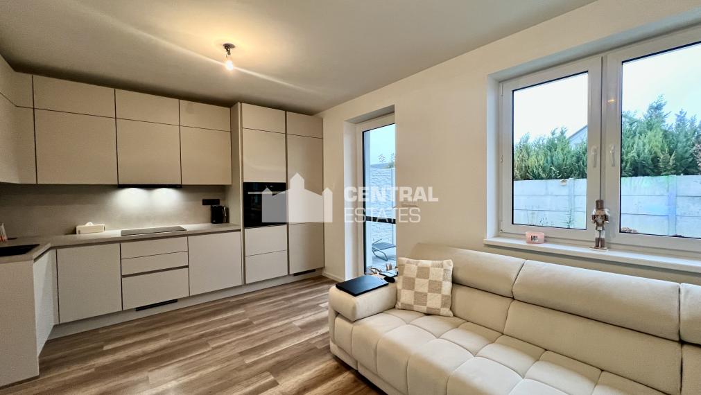 2- izbový byt v novostavbe, 47 m2 predzáhradka, parkovanie