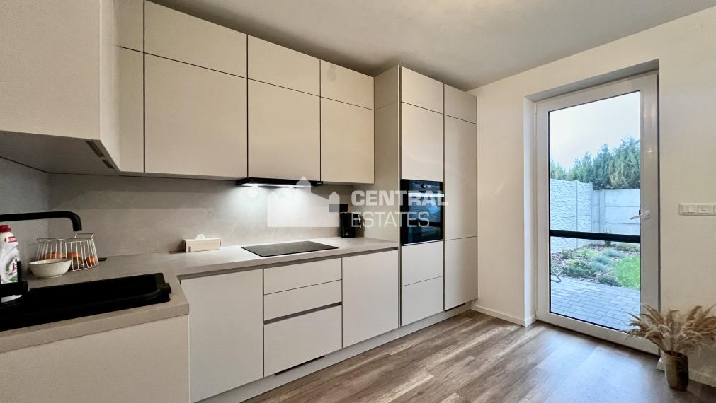 2- izbový byt v novostavbe, 47 m2 predzáhradka, parkovanie