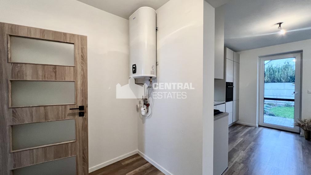 2- izbový byt v novostavbe, 47 m2 predzáhradka, parkovanie