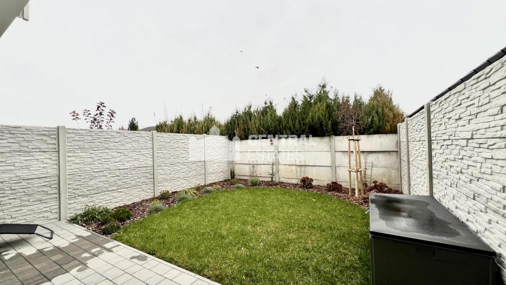 2- izbový byt v novostavbe, 47 m2 predzáhradka, parkovanie