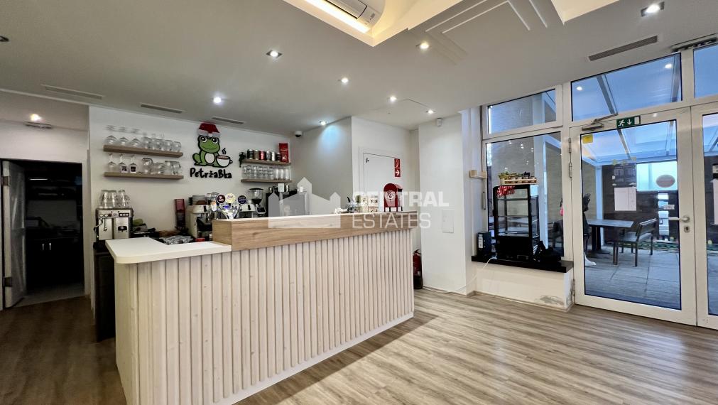 Kompletne zrekonštruovaný reštauračný priestor s terasou na predaj v Petržalke