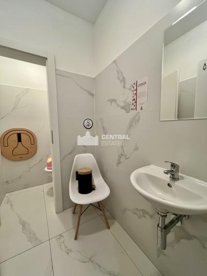 Kompletne zrekonštruovaný reštauračný priestor s terasou na predaj v Petržalke