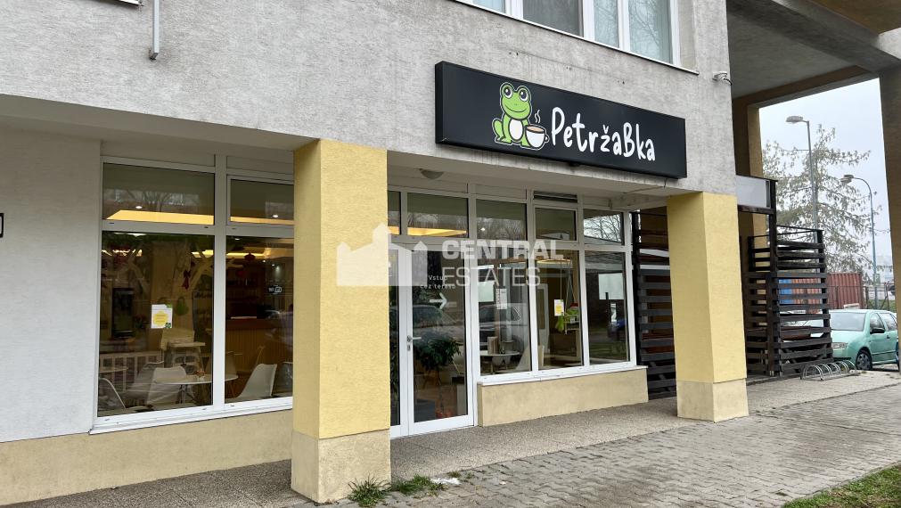 Kompletne zrekonštruovaný reštauračný priestor s terasou na predaj v Petržalke