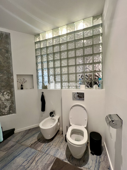 Krásny 3- izbový byt s terasou na prenájom v Starom meste