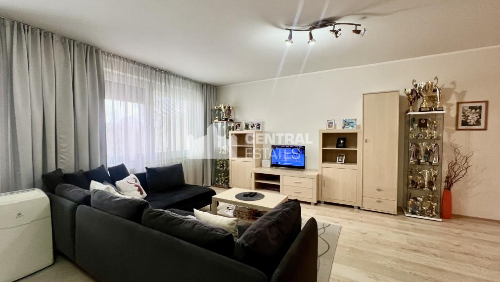 Priestranný 2- izbový byt v novostavbe s balkónom a parkovaním na predaj v Ružinove