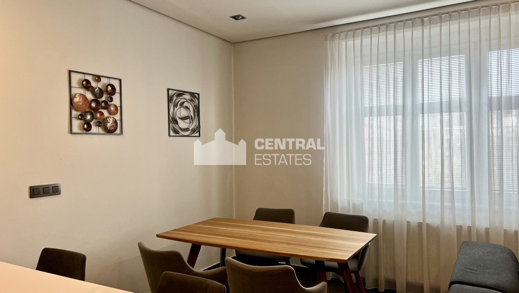 Štýlový 4- izbový byt s lodžiou na prenájom v Novom meste