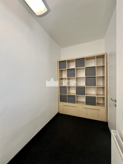 Štýlový 4- izbový byt s lodžiou na prenájom v Novom meste