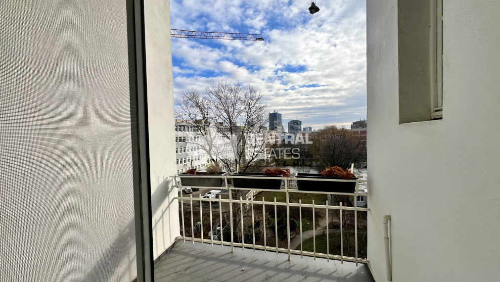 Štýlový 4- izbový byt s lodžiou na prenájom v Novom meste