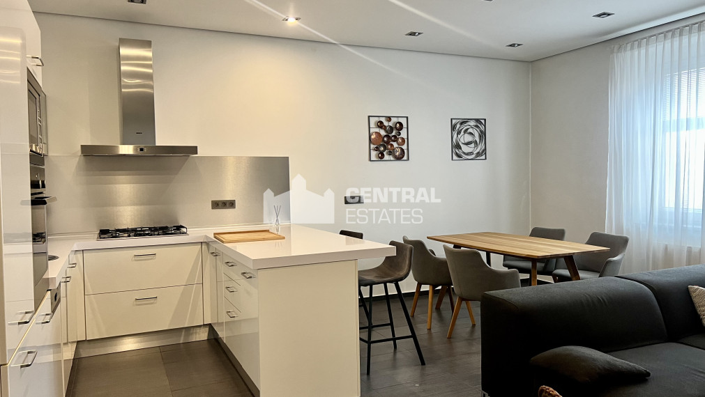 Štýlový 4- izbový byt s lodžiou na prenájom v Novom meste