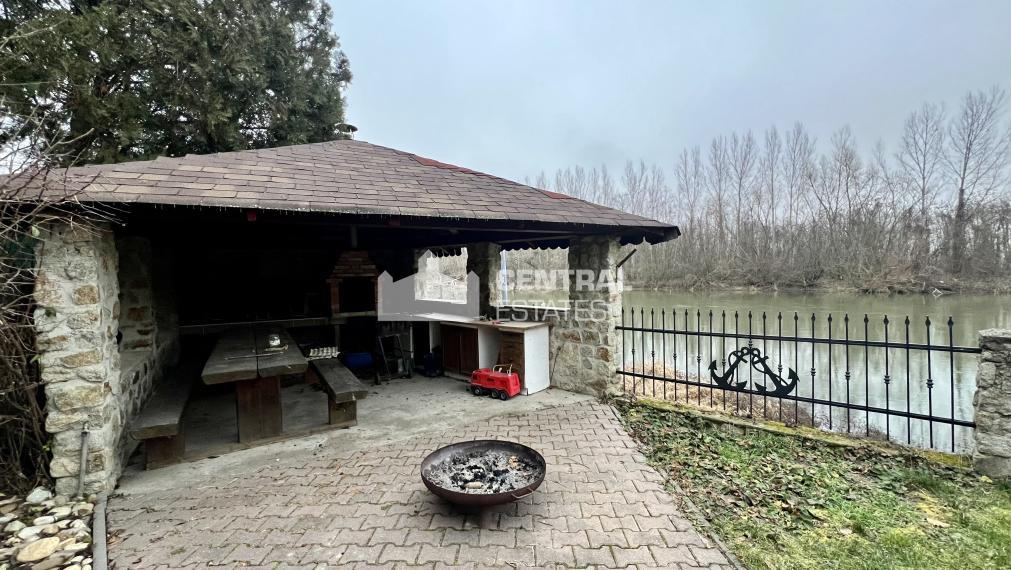 5- izbový rodinný dom s rozľahlým pozemkom na predaj v Tomášove