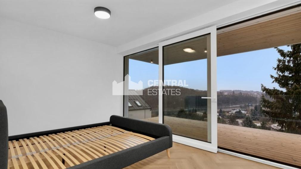 Prémiový 4- izbový byt v novostavbe s terasou na prenájom v Novom meste