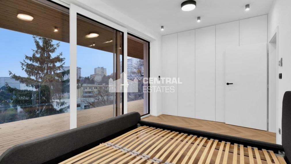 Prémiový 4- izbový byt v novostavbe s terasou na prenájom v Novom meste