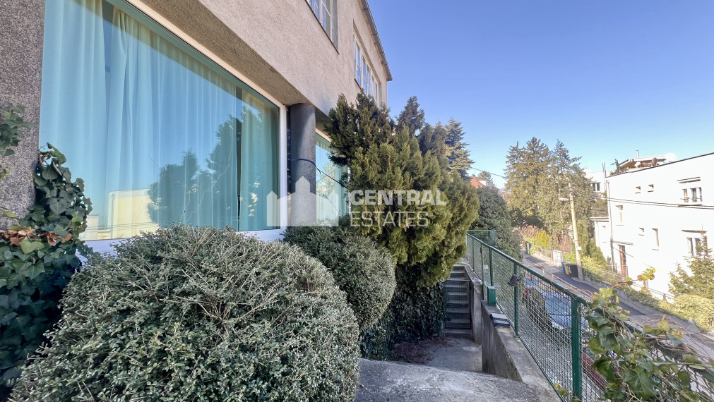 Krásny 3- izbový byt s terasou na prenájom v Starom meste