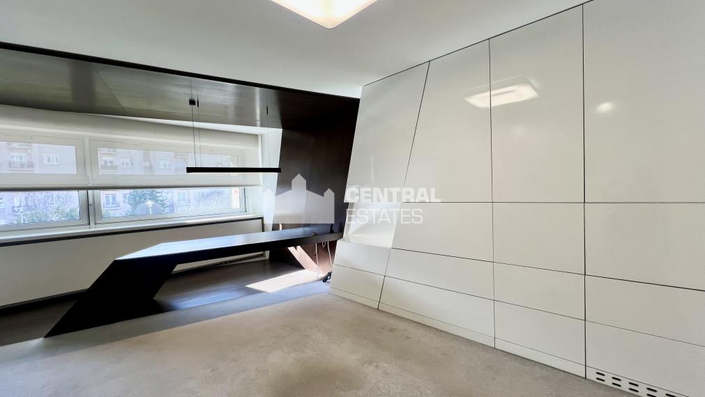 Administratívne priestory s vlastným vchodom, terasou a parkovaním na predaj v Starom meste