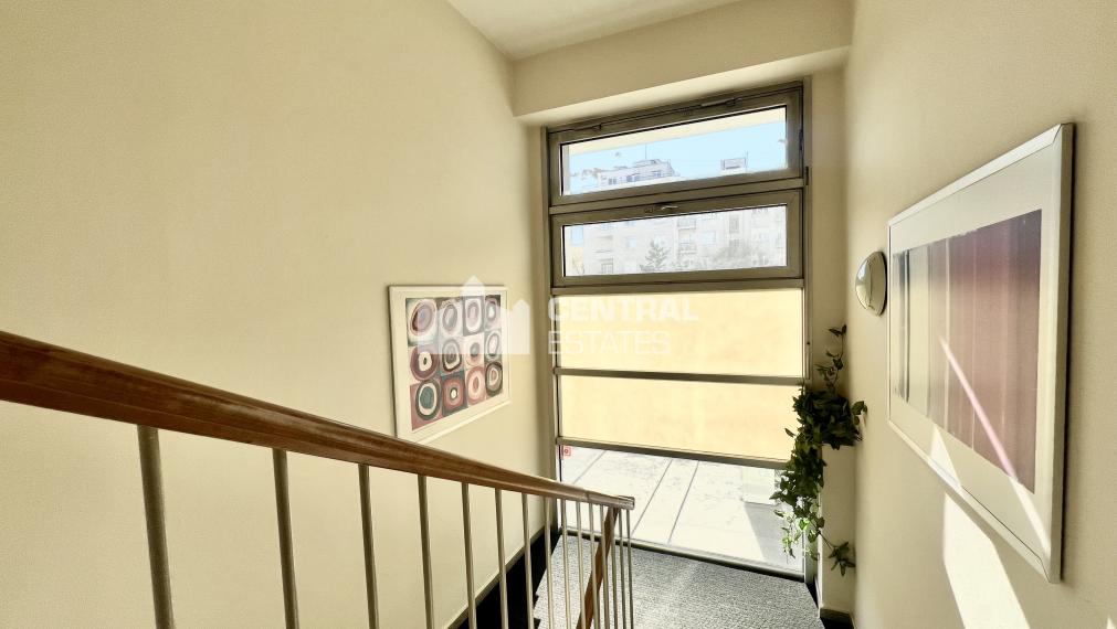 Administratívne priestory s vlastným vchodom, terasou a parkovaním na predaj v Starom meste