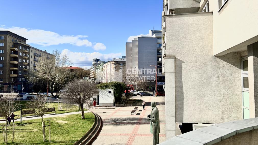 Administratívne priestory s vlastným vchodom, terasou a parkovaním na predaj v Starom meste