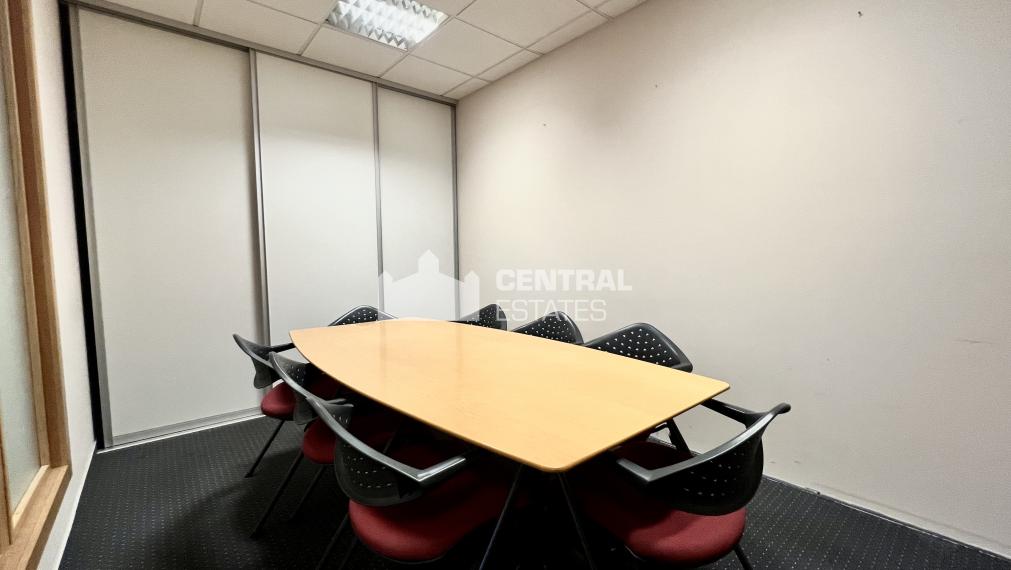 Administrative premises in the center with private entrance, terrace and parking