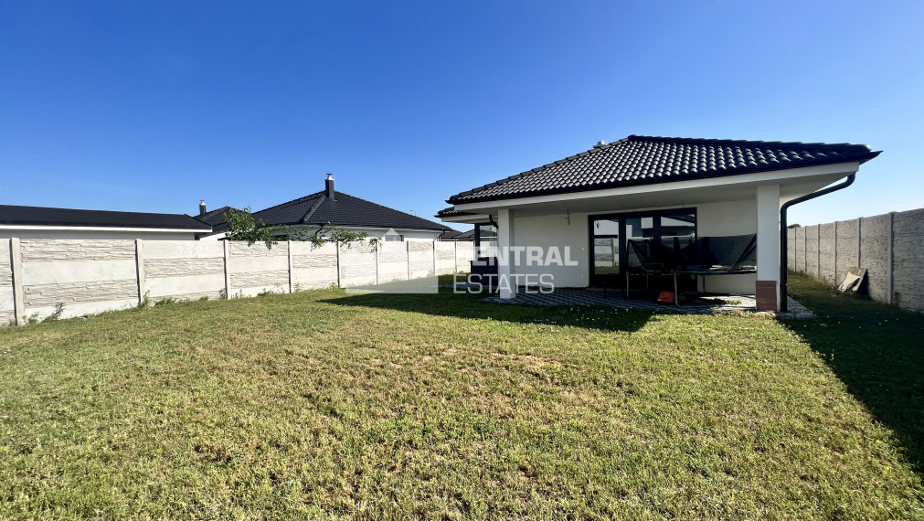 Novostavba 4- izbový bungalov so záhradou na predaj v Lehniciach PREDANÝ