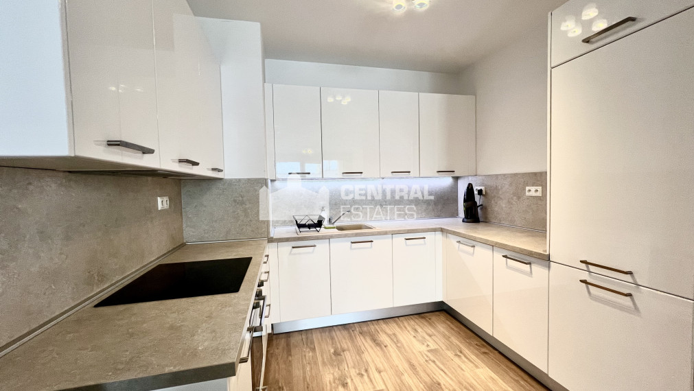 Priestranný 2- izbový byt v novostavbe s balkónom a parkovaním na prenájom v Ružinove