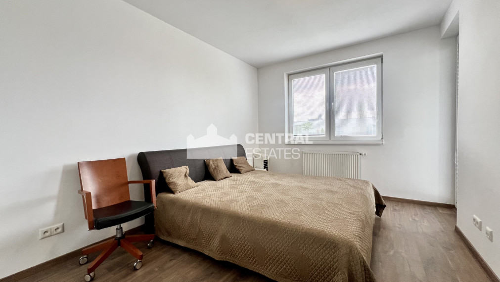 Priestranný 2- izbový byt v novostavbe s balkónom a parkovaním na prenájom v Ružinove