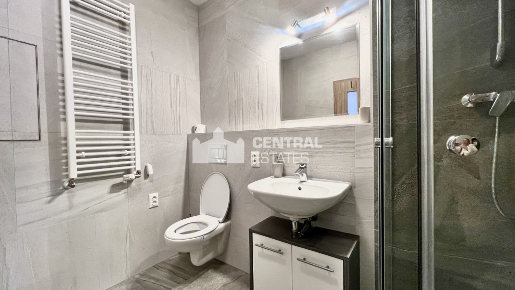 Priestranný 2- izbový byt v novostavbe s balkónom a parkovaním na prenájom v Ružinove