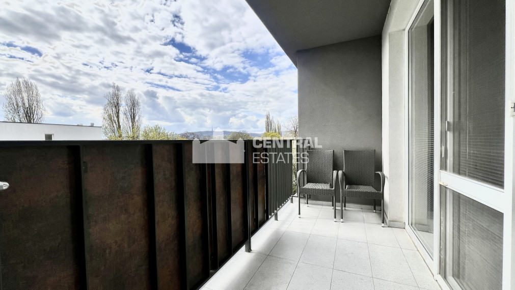 Priestranný 2- izbový byt v novostavbe s balkónom a parkovaním na prenájom v Ružinove