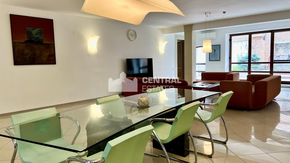 Rozľahlý tichý 4-izbový byt so záhradnou terasou na prenájom v Starom meste