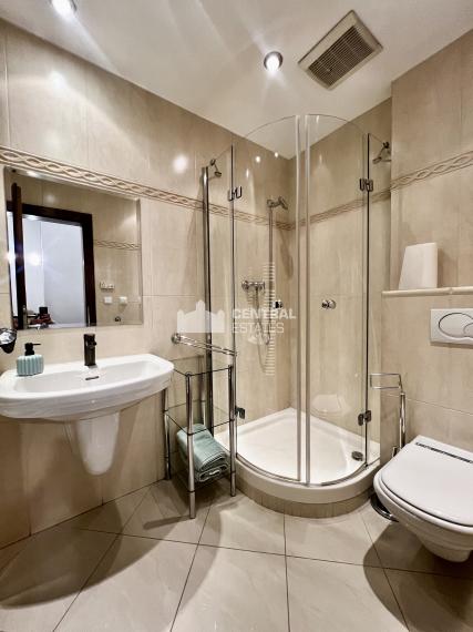 Rozľahlý tichý 4-izbový byt so záhradnou terasou na prenájom v Starom meste