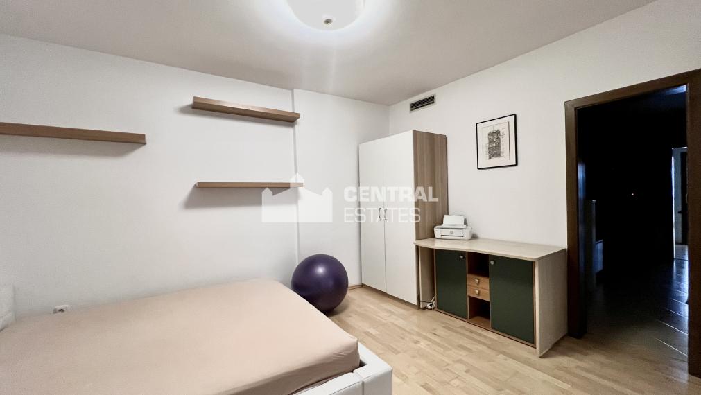 Rozľahlý tichý 4-izbový byt so záhradnou terasou na prenájom v Starom meste