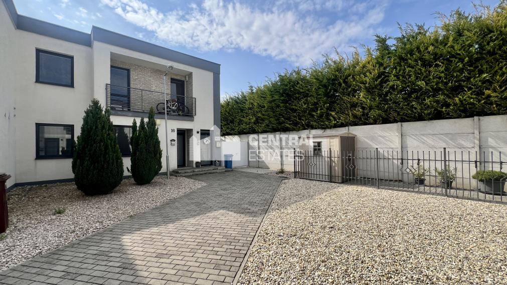 Veľmi pekný klimatizovaný 3- izbový byt v novostavbe s balkónom na predaj v Dunajskej Strede PREDANÝ