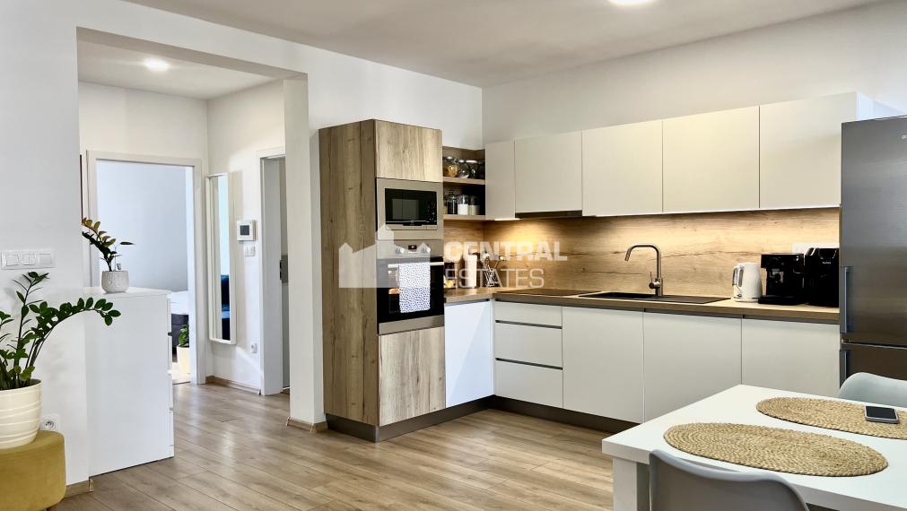 Veľmi pekný klimatizovaný 3- izbový byt v novostavbe s balkónom na predaj v Dunajskej Strede PREDANÝ