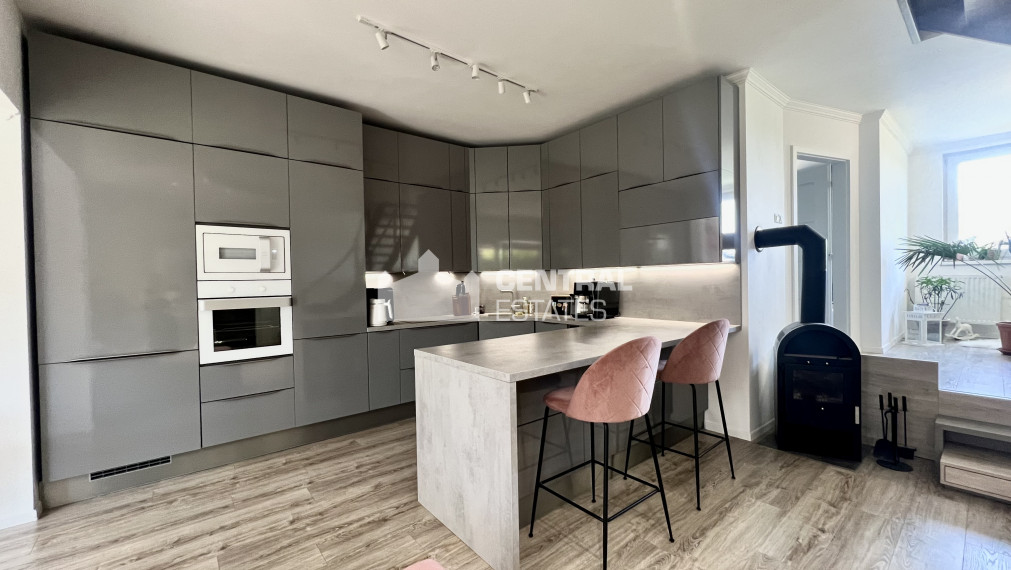 Dvojpodlažný 6- izbový rodinný dom so záhradou na predaj v Rajke