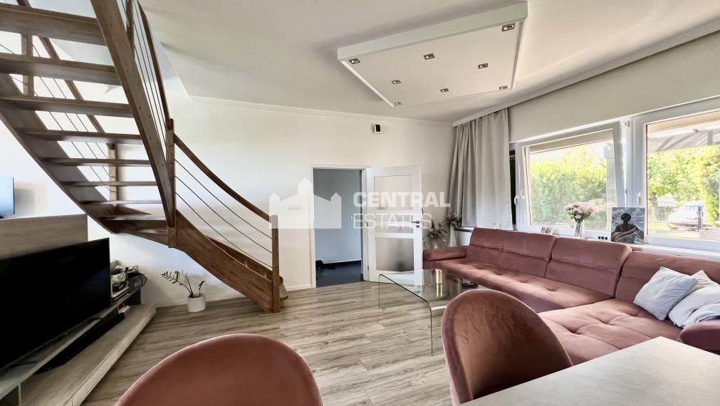 Dvojpodlažný 6- izbový rodinný dom so záhradou na predaj v Rajke