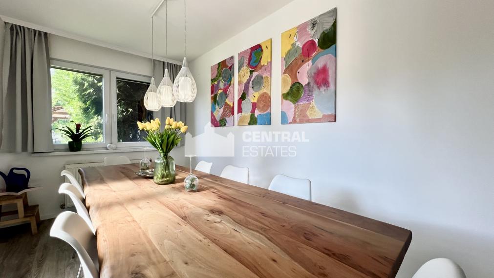 Dvojpodlažný 6- izbový rodinný dom so záhradou na predaj v Rajke