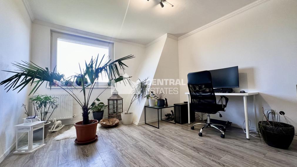 Dvojpodlažný 6- izbový rodinný dom so záhradou na predaj v Rajke