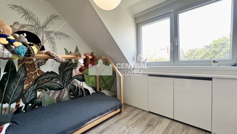 Dvojpodlažný 6- izbový rodinný dom so záhradou na predaj v Rajke