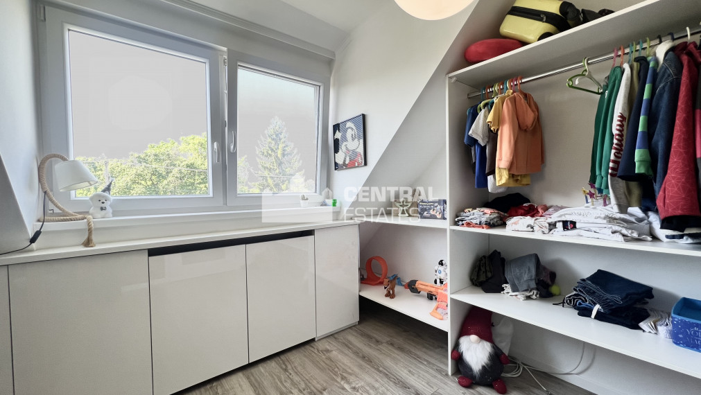 Dvojpodlažný 6- izbový rodinný dom so záhradou na predaj v Rajke