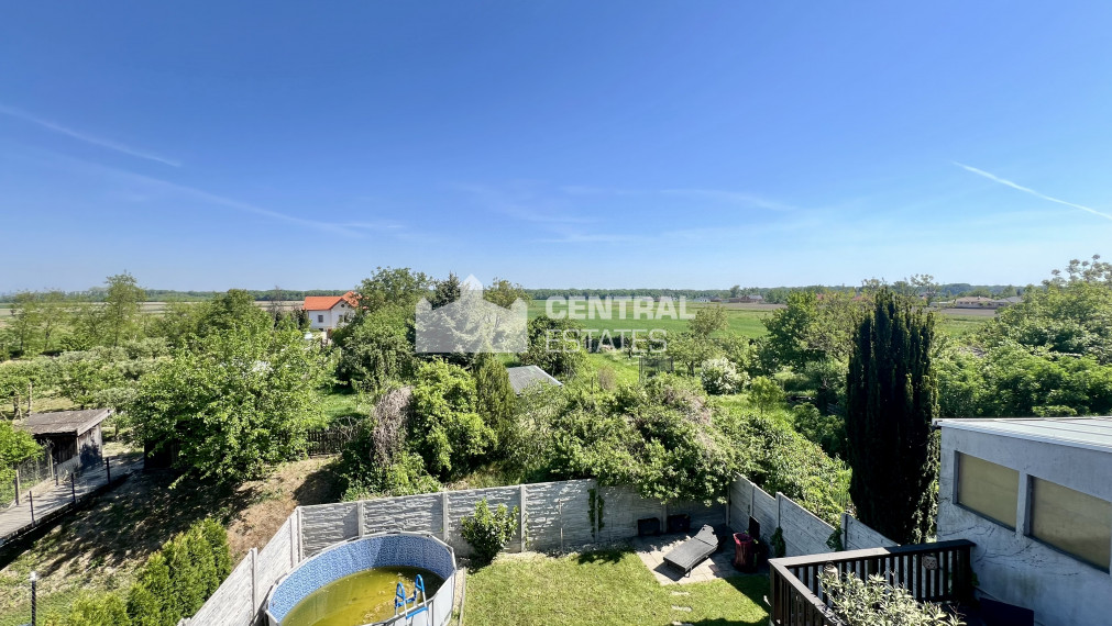 Dvojpodlažný 6- izbový rodinný dom so záhradou na predaj v Rajke