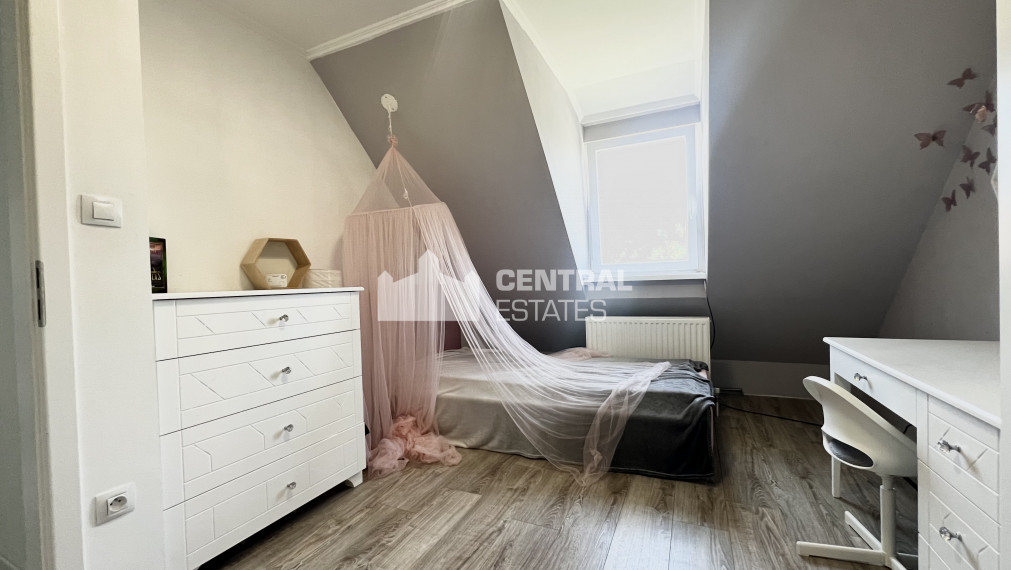 Dvojpodlažný 6- izbový rodinný dom so záhradou na predaj v Rajke