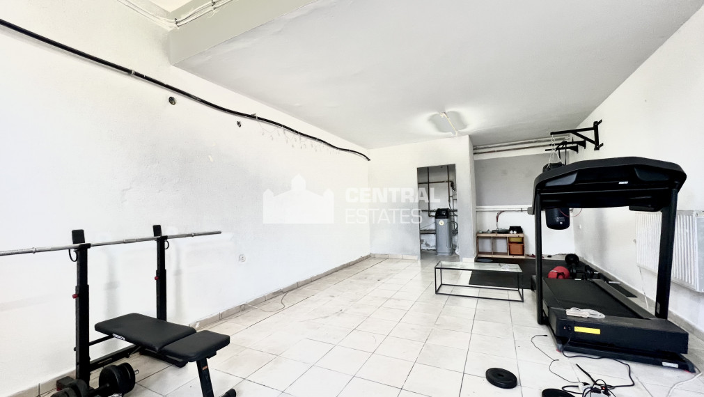 Dvojpodlažný 6- izbový rodinný dom so záhradou na predaj v Rajke