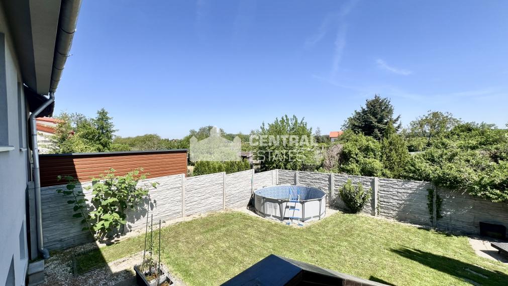 Dvojpodlažný 6- izbový rodinný dom so záhradou na predaj v Rajke