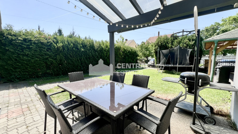 Dvojpodlažný 6- izbový rodinný dom so záhradou na predaj v Rajke